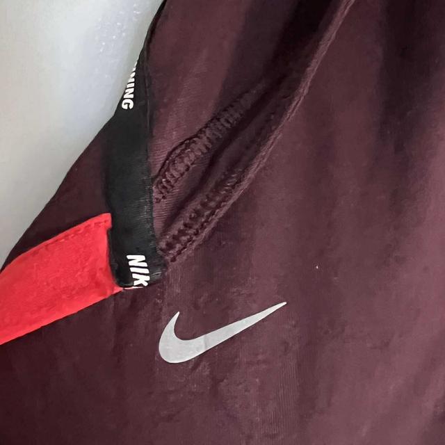 เสื้อวิ่งมือสองแบรนด์แท้ nike รูปที่ 3