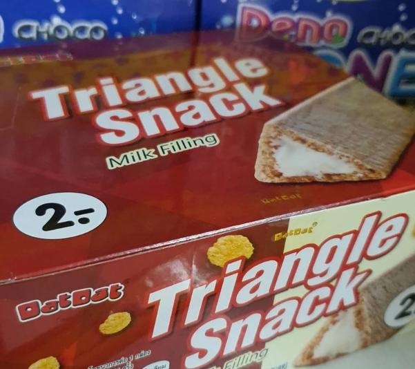 ขนมสอดไส้ครีมรสนม Triangle Snack 