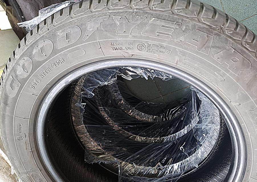 ยางรถยนต์ 175/65R15 ยางยังดีพร้อมใช้  3