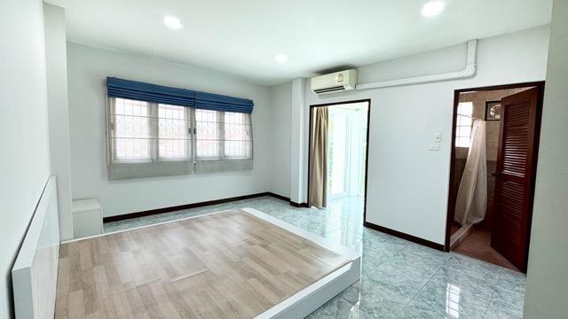 MHR82 บ้านสวยทิศใต้ ลมดีไม่ร้อน! เคหะนคร 3 แต่งครบ Built-in ทั้งหลัง 4 นอน 3 น้ำ ใกล้เตรียมพัฒน์และทางด่วน 6