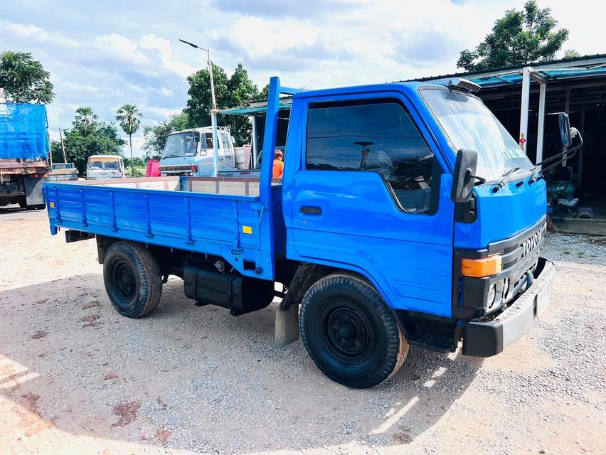 รถบรรทุก 4 ล้อ TOYOTA DYNA มือสอง