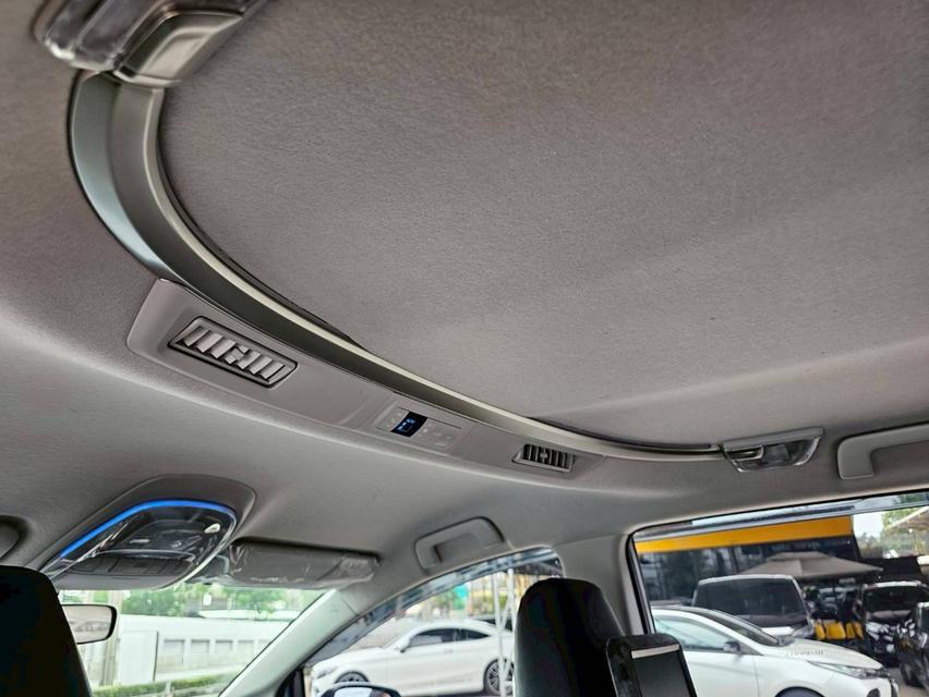 ขาย Toyota innova 2.8V ปี17 14