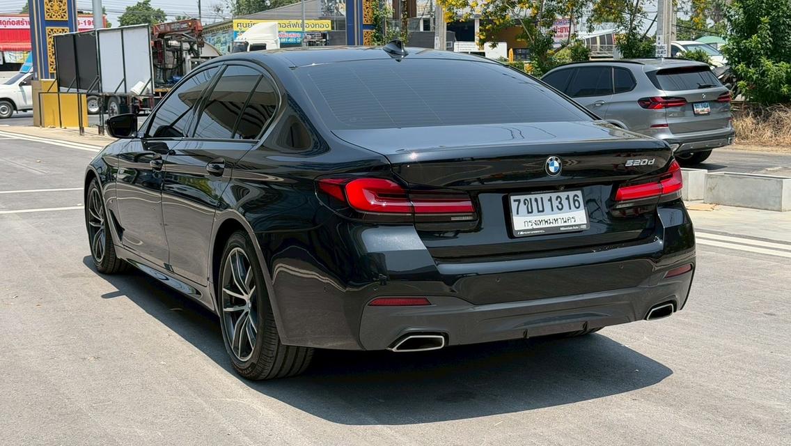 2022 BMW 520d M SPORT LCI สึดำ เลขไมล์ 78,XXX KM   รถสวย ไม่มีอุบัติเหตุ เซอร์วิส ศูนย์ตามระยะ รูปที่ 5