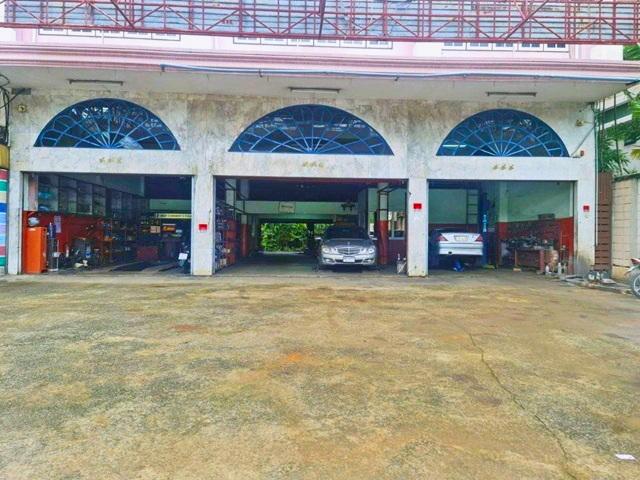 MRT ศรีนครินทร์ 800ม. ซีคอนสแควร์ 500 ม. ทำเลดี ติดถนนใหญ่ ร้านขายอะไหล่ ขาย-เช่าอาคารพาณิชย์ 4.5 ชั้น+ดาดฟ้า หัวมุม145 1