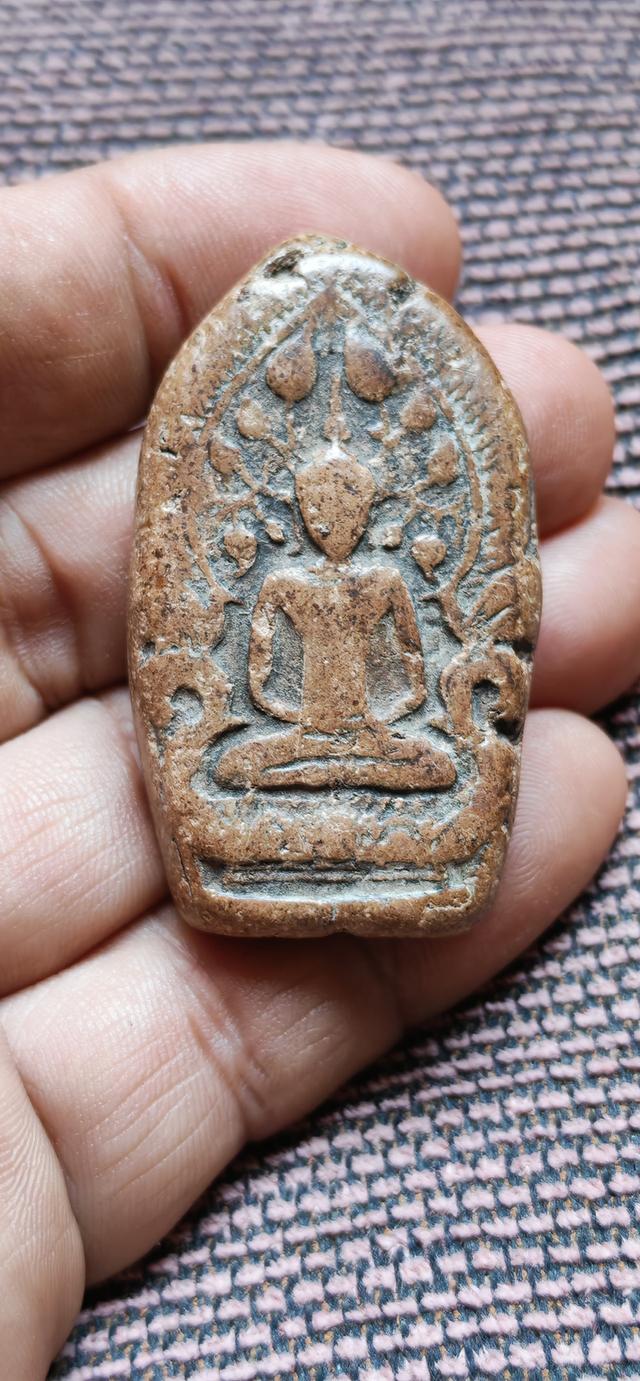 พระเชียงแสนปรกโพธิ์เนื้อดิน