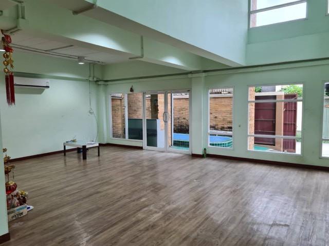 ให้เช่าอาคารสำนักงาน 4 ชั้น พื้นที่ใช้สอย 500 ตร.ม. ซอยอ่อนนุช 66 ใกล้ ศรีนครินทร์ 45 และพัฒนาการตัดใหม่ พร้อมใช้งานทันที จอดรถได้ 6 คัน 4