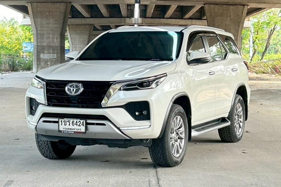 2021 Toyota Fortuner 2.4 V 2WD AT รถสวย มือเดียว ป้ายแดง รุ่นท๊อป ออฟชั่นครบ 2WD