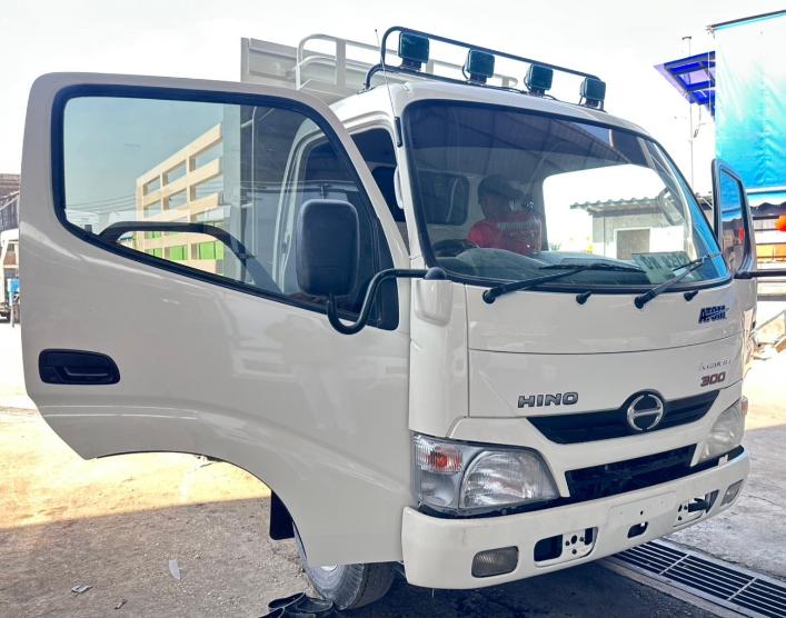 ขาย 4 ล้อ HINO XZU 136 ปี58  3