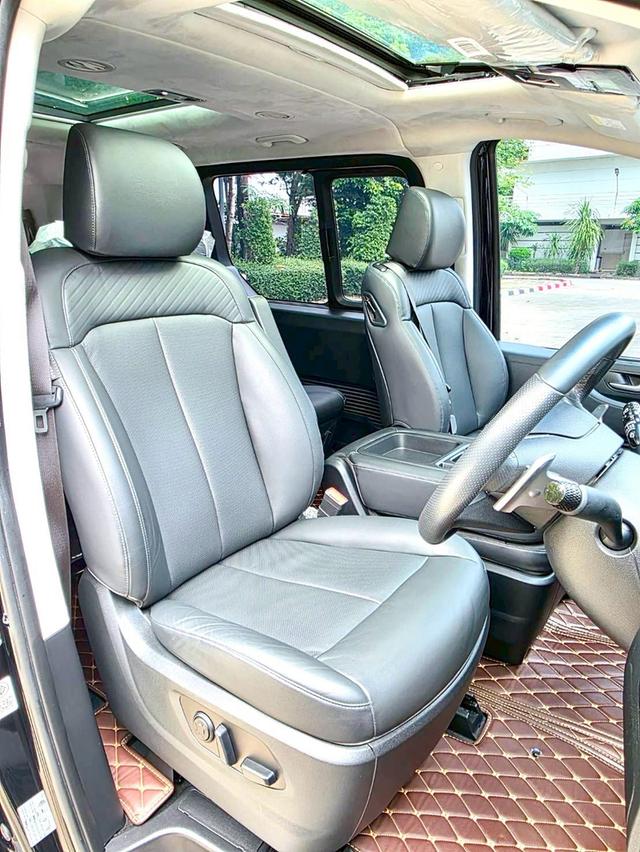 Hyundai STARIA 2.2 PREMIUM SUNROOF TOP สีดำ ปี 2024 ไมล์ 30,000 กม. 8