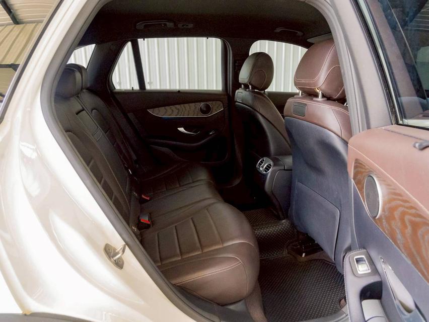 Mercedes Benz GLC 250d AMG ปี จด 2019 15