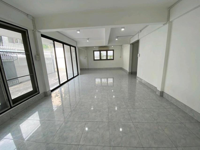 MHR243 ให้เช่าบ้านเดี่ยวหลังมุม ทำโฮมออฟฟิศจดทะเบียนบริษัทได้ ซอยลาดพร้าว 48 ทะลุออกสุทธิสาร-รัชดาภิเษกได้ จอดรถในบ้านได้มากถึง 7 คัน 6
