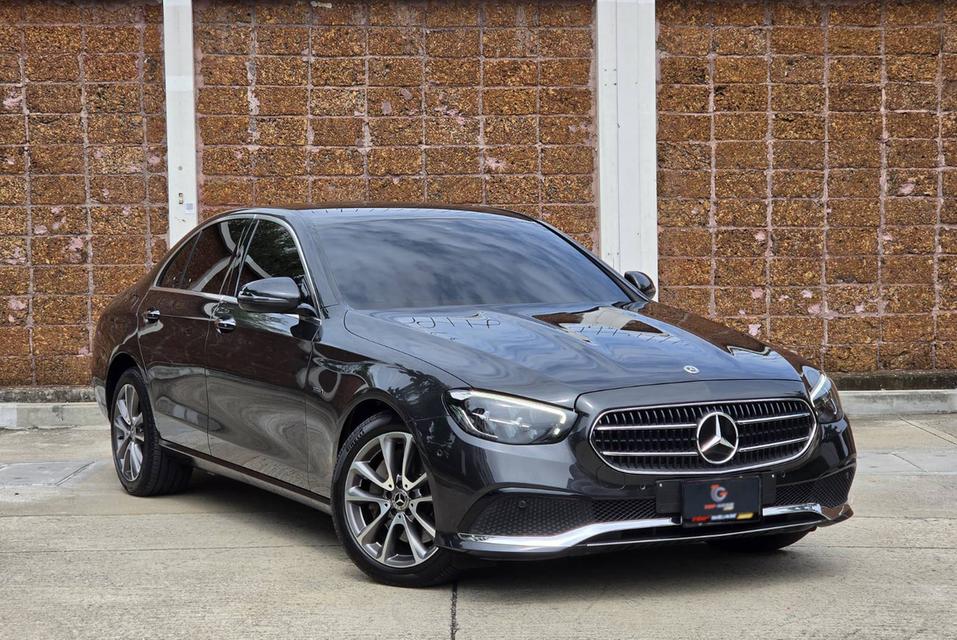 Benz E300e Avantgarde (facelift) ปี 2022 คุ้มแสนคุ้ม วันนี้ขับ E-class ราคาเบามาก ๆ ไมล์แท้เพียง 50,000 km