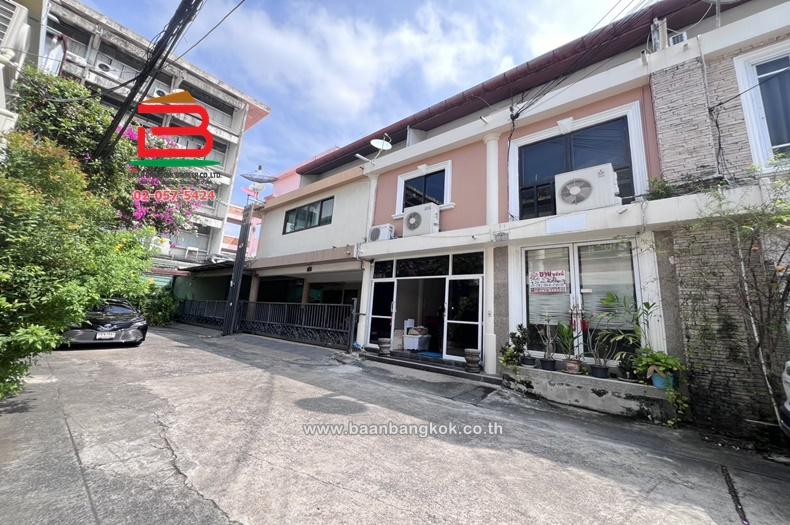 ให้เช่า ทาวน์โฮม หมู่บ้าน พรเพ็ญเพลส เนื้อที่ 26 ตรว. ซอยเศรษฐศิริ 2 ใกล้โรงพยาบาลวิชัยยุทธ ถนนพระราม 6 แขวงสามเสนใน เขตพญาไท กรุงเทพมหานคร