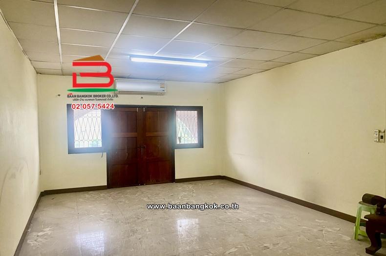 อาคารพาณิชย์ เนื้อที่ 19 ตร.ว. อยู่ระหว่าง ซอยลาดปลาเค้า 83-ซอยลาดปลาเค้า 85 ใกล้เดอะแจ๊สรามอินทรา ถนนรามอินทรา แขวงอนุสาวรีย์ เขตบางเขน 8