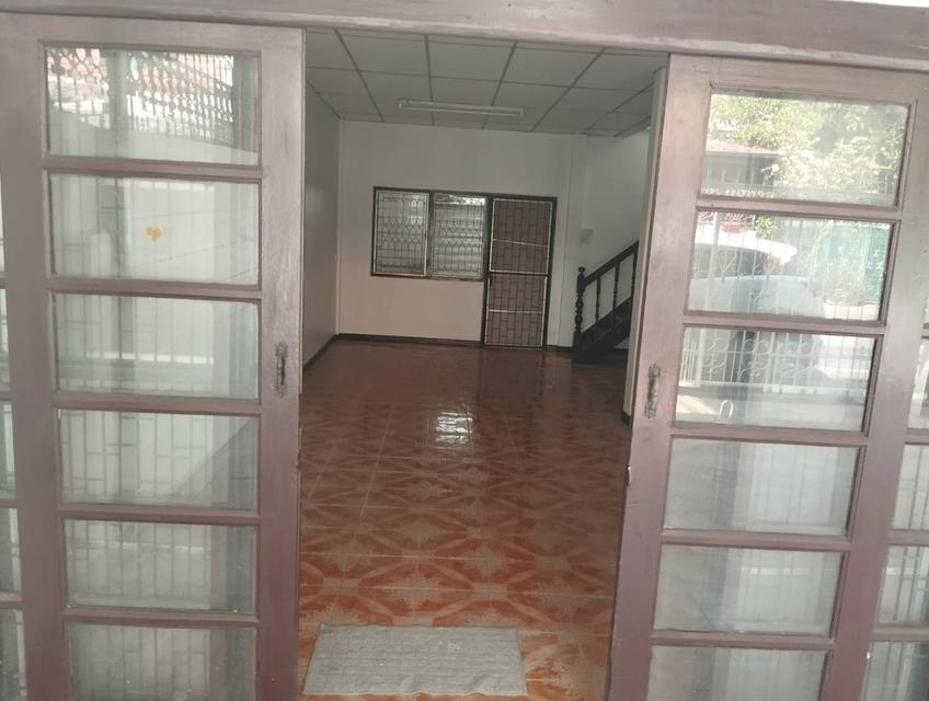 ขายทาวน์เฮ้าส์ 2 ชั้น รีโนเวทใหม่ พร้อมอยู่ 26 ตร.ว. ซ.นวมินทร์ 111 2