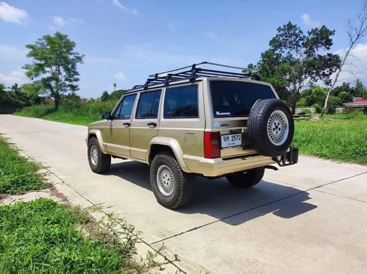 Jeep Cherokee ปี 1995 สีทอง 8