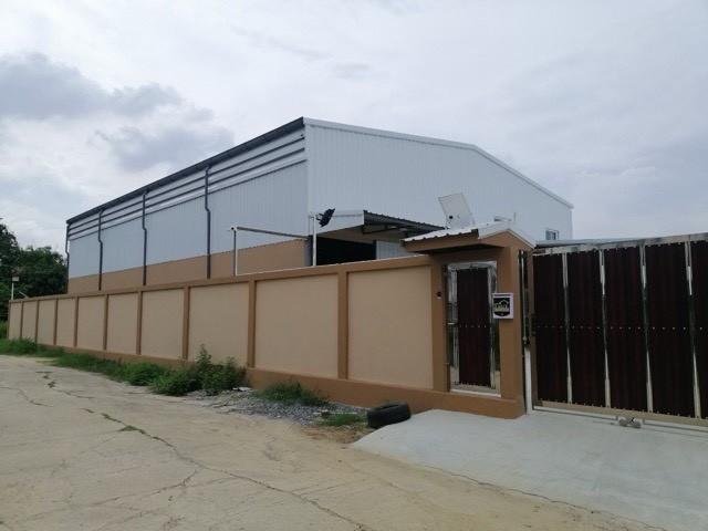 ให้เช่าโกดังพร้อมออฟฟิศ 400 ตร.เมตร และบ้านพักส่วนตัว ทำเลเด่น ซอยลำโพ 31 บางบัวทอง นนทบุรี เหมาะสำหรับธุรกิจที่ต้องการพื้นที่เก็บสินค้าสำนักงาน เดินท 1