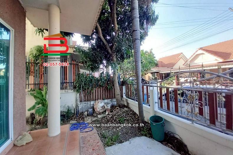 บ้านเดี่ยว เนื้อที่ 34.8 ตร.ว. หมู่บ้านนันทวัน 10 (ซอยเลียบวารี 37) ถนนเลียบวารี แขวงโคกแฝด เขตหนองจอก 4