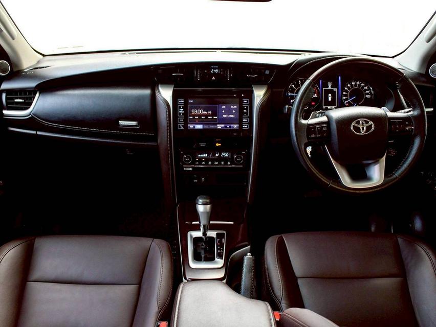 TOYOTA FORTUNER2.8 V 2WD ปี 2017 โฉม ปี15-ปัจจุบัน 9