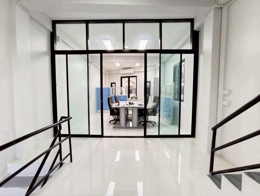 ขายด่วน! อาคารพาณิชย์ 4 ชั้นครึ่ง รีโนเวทใหม่ทั้งหลัง หมู่บ้านบางพลีนิเวศน์  พร้อมเฟอร์นิเจอร์ (หลังมุม)  บางพลี-กิ่งแก้ว เหมาะอยู่อาศัย ทำออฟฟิศ 15