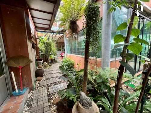 ขายด่วน ที่ดินพร้อมสิ่งปลูกสร้าง 3 หลัง พื้นที่กว้าง 170 ตร.ว. หมู่บ้านวาสนา ซอยหทัยราษฎร์ 11 มีนบุรี 17