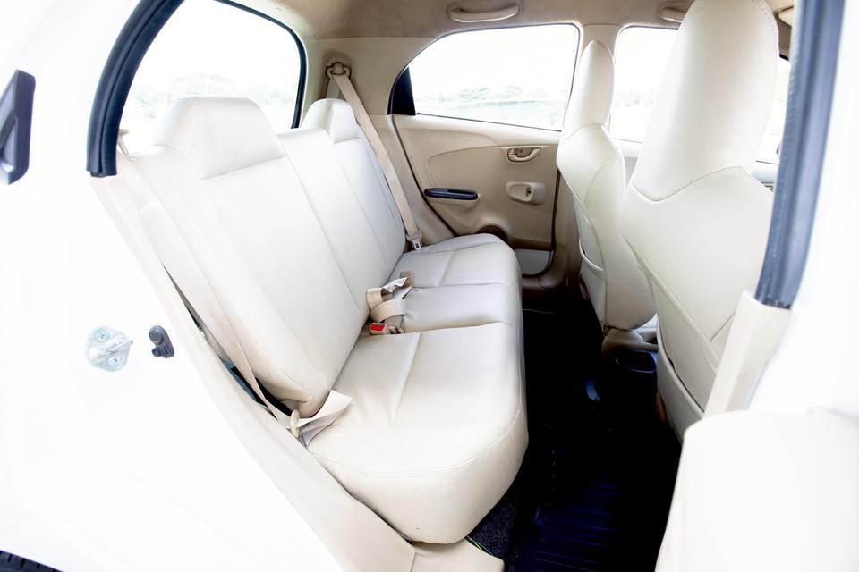 Honda Brio 1.2V ท๊อปสุด ปี 2012 เกียร์ออโต้ สีขาว กระจกไฟฟ้า 14