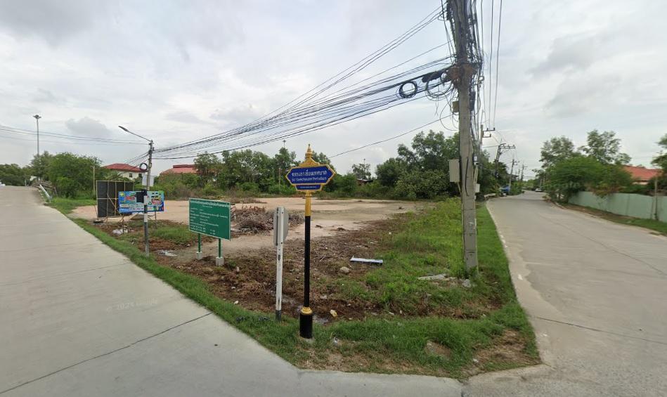 ขายที่ดินเปล่าแปลงมุม ขนาด 683 ตรว เหมาะสำหรับทำเซเว่นอีเลฟเว่น สไตล์สแตนอโลน คลองตำหรุ ชลบุรี. 2