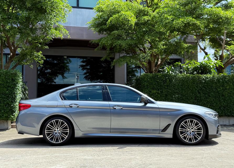2018 BMW 530I MSPORT ( RARE ITEM ) รถมือเดียว สภาพป้ายแดง วิ่งน้อยเพียง 72,000 กม ไม่เคยมีอุบัติเหตุครับ