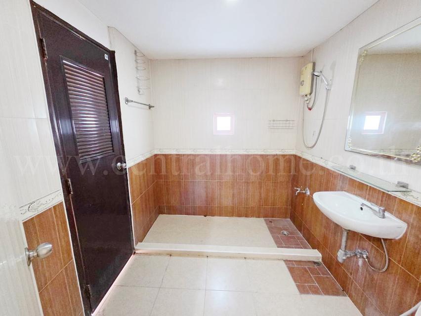 ทาวน์โฮม 3 ชั้น บ้านลูกกอล์ฟ พรีเมี่ยม เมืองทองธานี - ปากเกร็ด 17