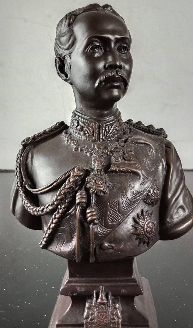 627.พระบรมรูปหล่อครึ่งพระองค์ในหลวงรัชกาลที่5 พระบาทสมเด็จพระปรมินทรมหาจุฬาลงกรณ์ พระจุลจอมเกล้าเจ้าอยู่หัว 3