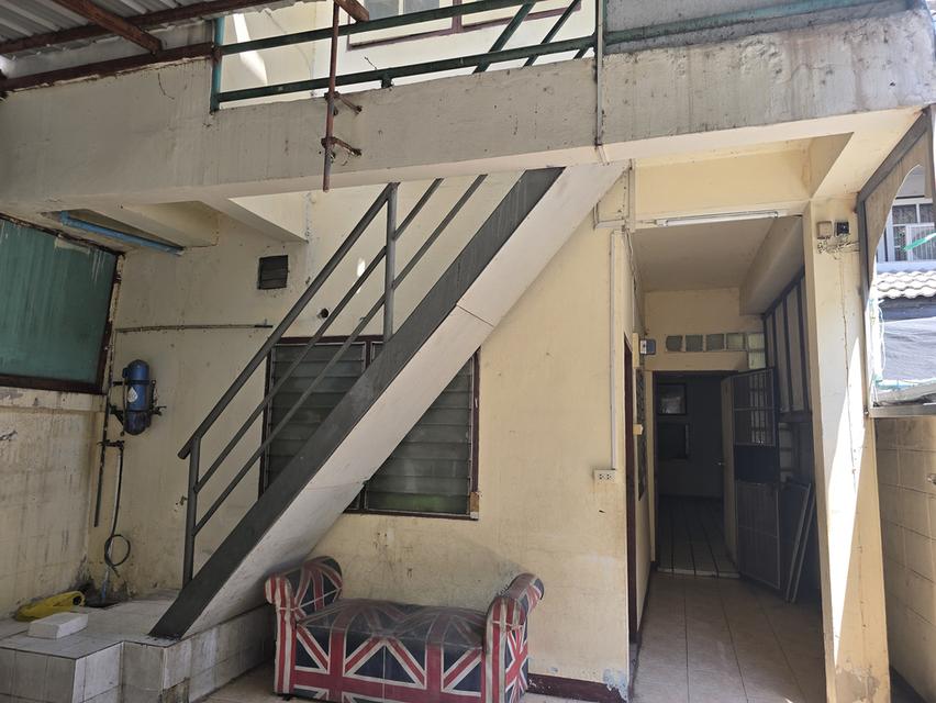 ขายทาวน์เฮ้าส์เนื้อที่ 33 ตารางวา อยู่ซอยประชาราษฎร์บำเพ็ญ 1 ถนนรัชดาภิเษก เขตดินแดง หน้าปากซอย คือ แยกพระพิฆเนศ 3