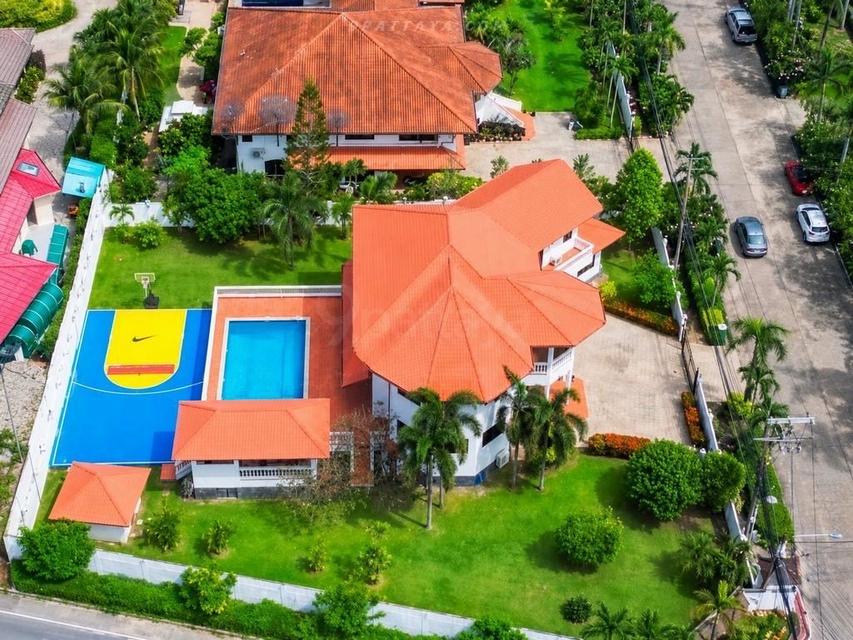For Sale — Large Pool Villa at Paradise Villa 1, East Pattaya 2-storey pool villa• Land size: 375 sq.wah / 1,500 sq.m 4 bedrooms 4 bathrooms 2