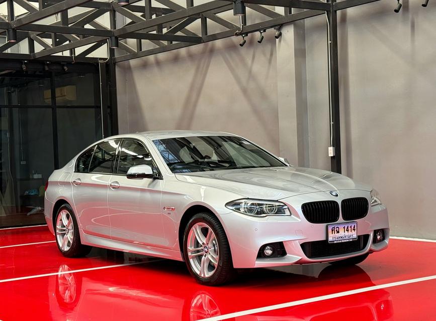 2015 BMW 525D MSPORT LCI รถมือเดียวออกป้ายแดง รถวิ่งน้อย เข้าศูนย์ทุกระยะ รถไม่เคยมีอุบัติเหตุครับ