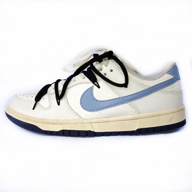 NIKE รองเท้าผ้าใบมือสอง สีขาว-ฟ้า เชือกสองสี สภาพเหมือนใหม่ จัดส่งฟรี!!! เก็บปลายทาง