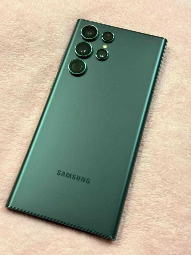 Samsung Galaxy S22 Ultra  สีเขียว 3