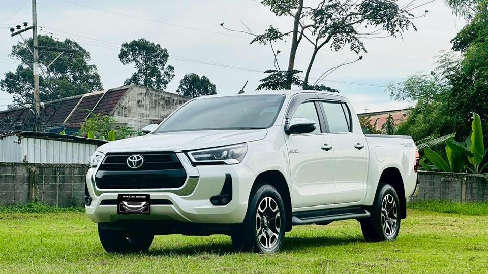 Toyota Hilux Revo 2.4 4Dr Double Cab Prerunner High A/T  3