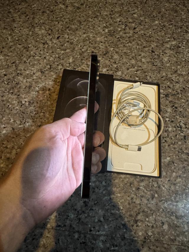 ขายๆๆๆถูกๆๆไอโฟน12ProMaxสีใหม่หายากGraPhite256กิ๊กยกกล่องอีมี่ตรงสูนTrueสภาพสวยๆใช้งานปกติหมดทุกๆฟังชั่นเครื่องรีสโตได้ตลอดไม่มีติดไอคราว Model TH/A ( 5