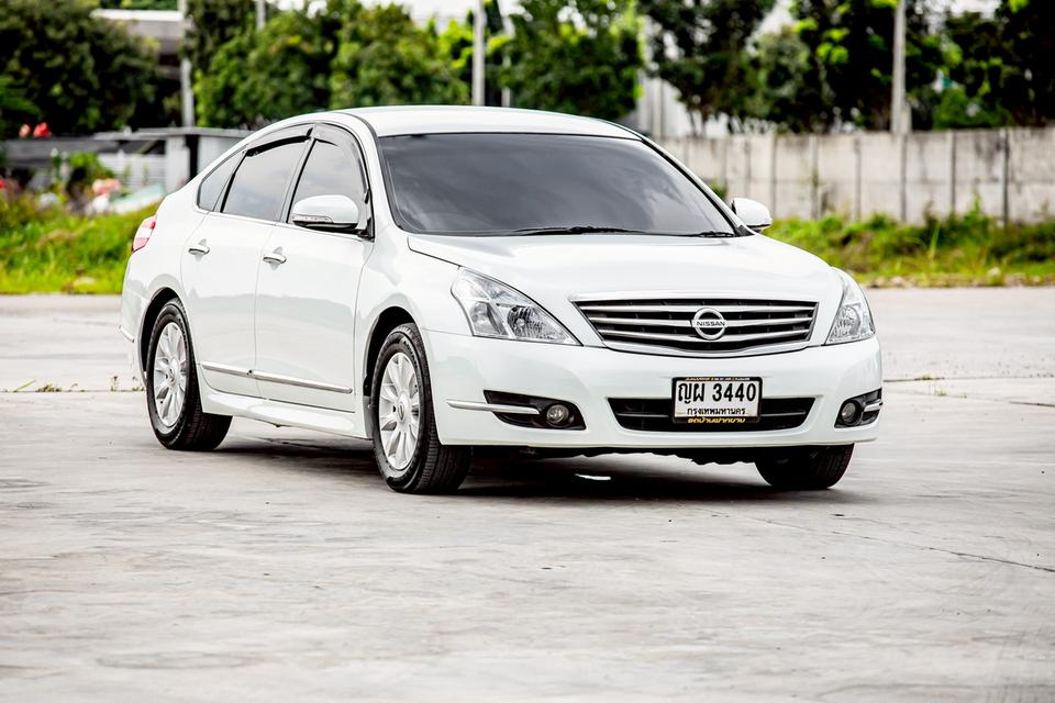Nissan Teana 200XL สีขาว ปี 2011 ภายในดำ