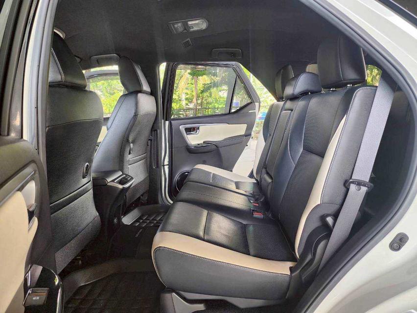 Toyota FORTUNER 2.8 Legender Black Top 4WD AT ปี 2023 18