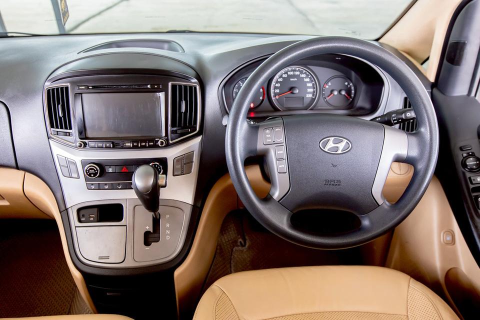 Hyundai H-1 ELITE 2.5 ดีเซล ปี 2016 สีดำ มือเดียวป้ายแดง  12