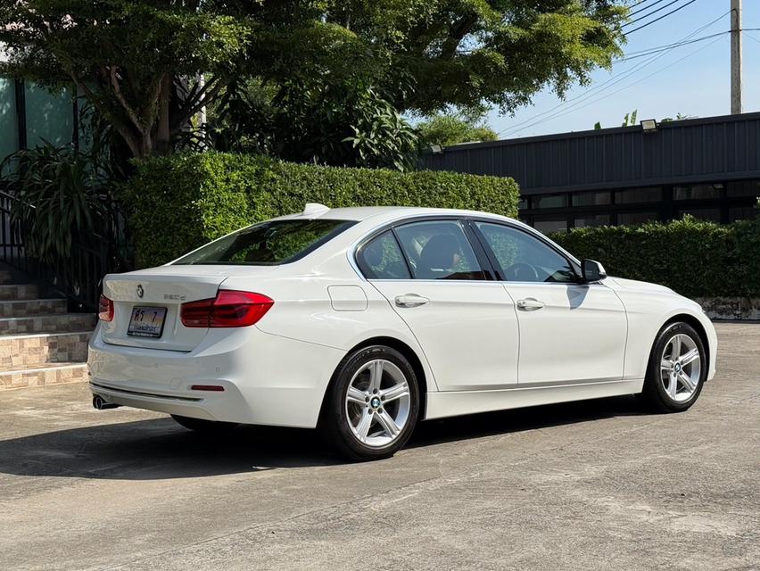 2017 BMW 320D LCI รถมือเดียวออกป้ายแดง รถวิ่งน้อย เข้าศูนย์ทุกระยะ รถไม่เคยมีอุบัติเหตุครับ 3