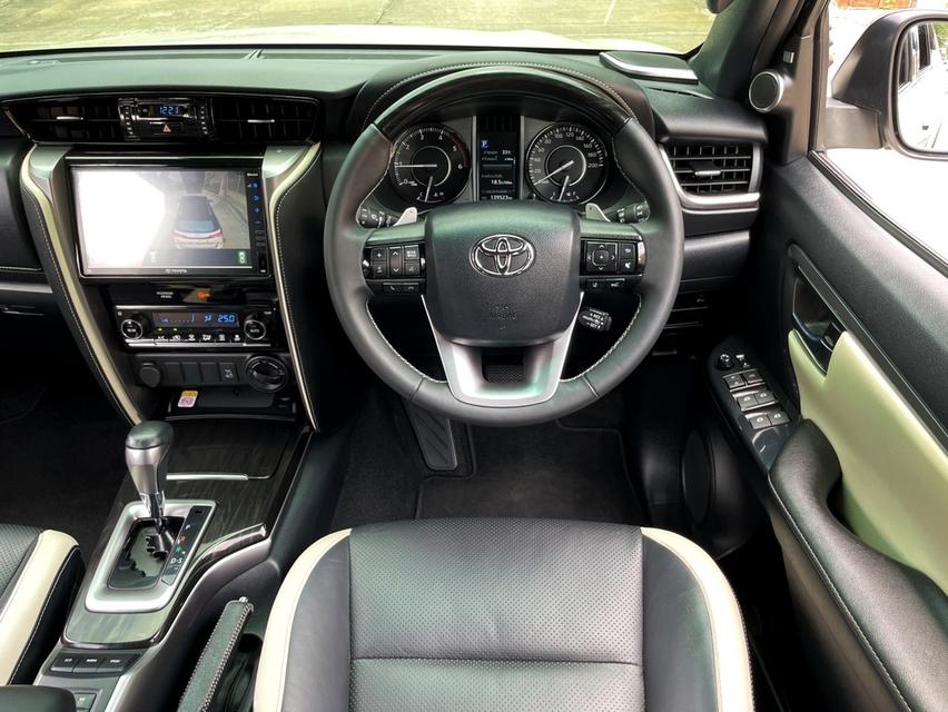 Toyota Fortuner 2.8Legender 4wd ปี21 รูปที่ 10