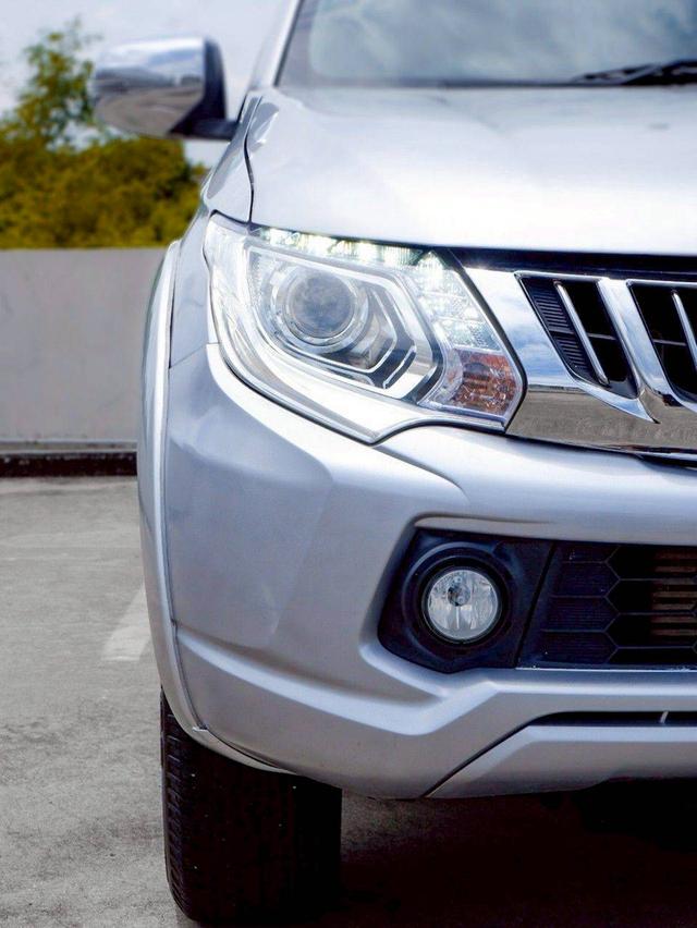 Mitsubishi Triton Megacab 2.4 GLS Limited Plus เกียร์ M/T สีบรอนซ์เทา ปี 2015 8