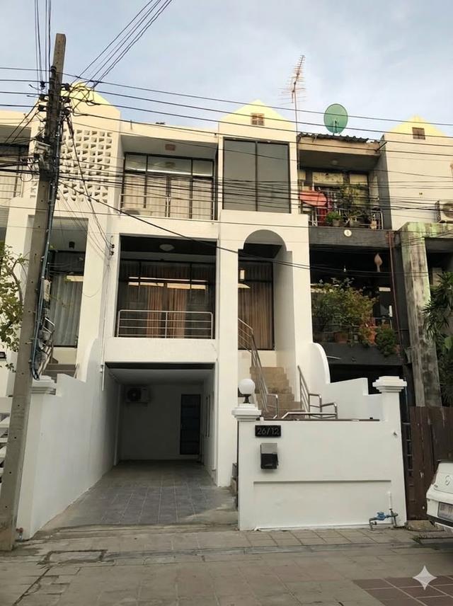 ทาวน์เฮ้าส์ให้เช่า วอร์เรนแมนชั่น 2 ลาดยาว 5นอน 1