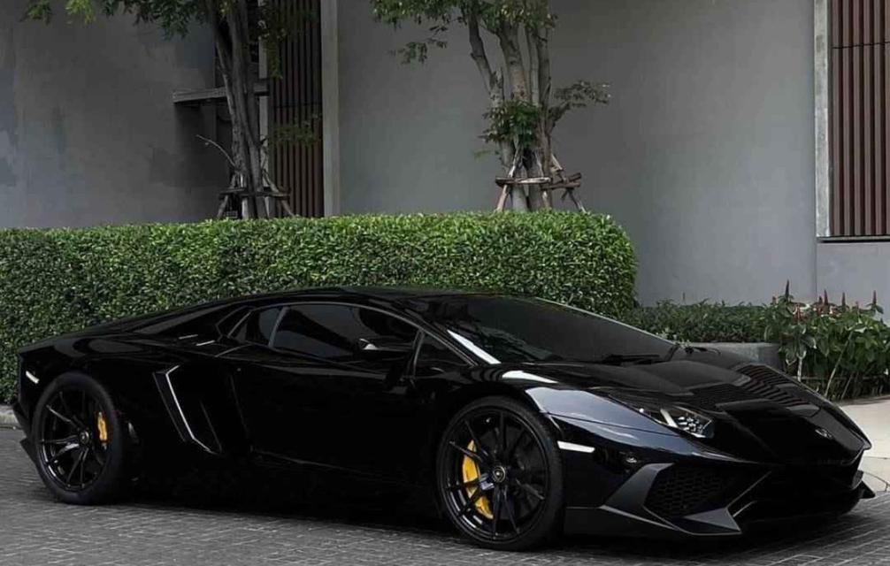 Lamborghini Aventador สี Nero alde