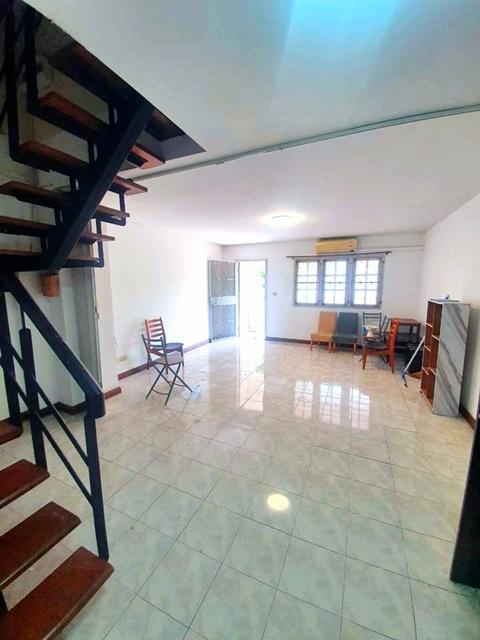 ถูกที่สุดในโลก ซีคอนสแควร์ ศรีนครินทร์ MRT สวนหลวง ร.9 1.2 กม.ทาวน์เฮาส์ 3 ชั้นสภาพดี หัวมุม 22 ตร.วา. 254 ตร.ม. พร้อมเฟ 3
