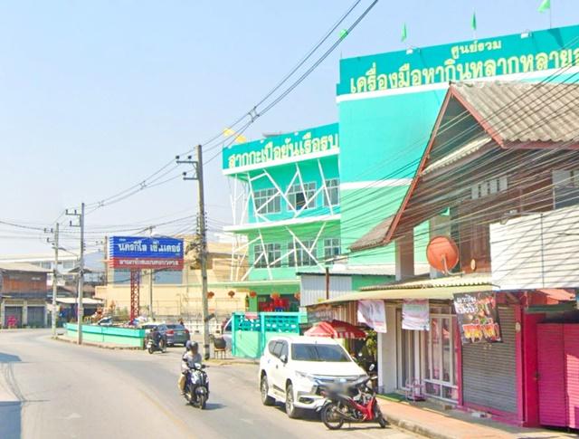 สนามบินลำปาง 1.15กม. ที่ดินใหญ่มาก 125ตรว. อาคารพาณิชย์ 4 ชั้น 2คูหา ที่ดินหลังบ้าน 8นอน 500ตรม. บิ๊กซี ลำปาง 2.3 กม. แม