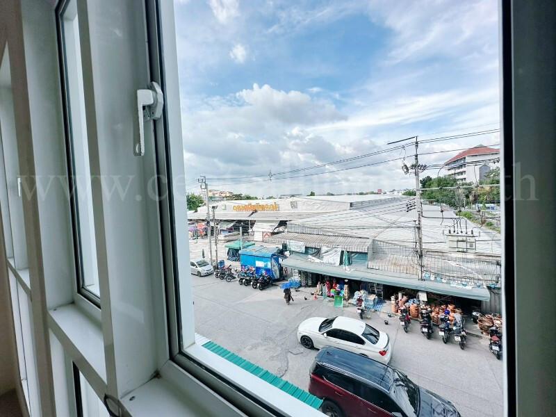 อาคารพาณิชย์ 3.5 ชั้น ทำเลทอง ถนนนวมินทร์ ใกล้ตลาดปัฐวิกรณ์ 13