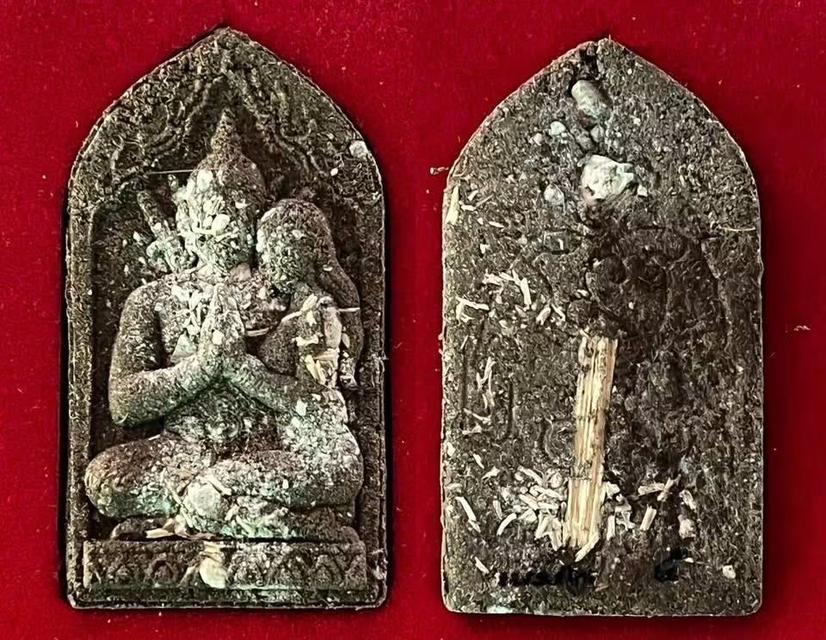 ขุนแผนพรายสั่งฟ้าบัญชาโชค ปลุกเสก 3วาระ โดย อ.คูณ พรหมตวงKhun Phaen Phrai Sang Fah Bancha Chok 护身符,由 Ajarn Koon Phromtuang 在 3 场仪式中开光。