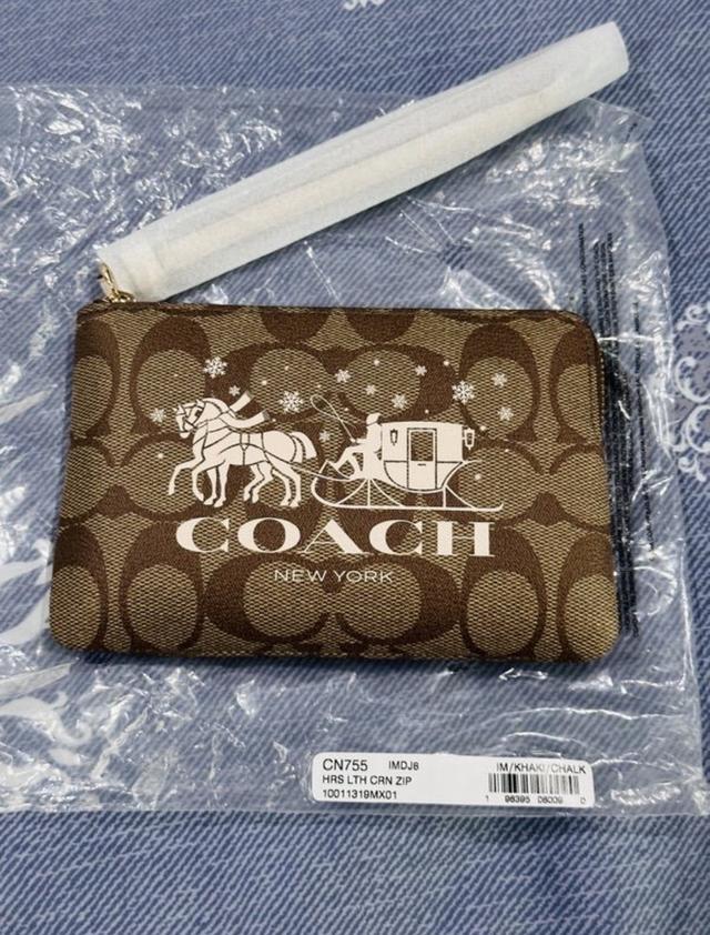 กระเป๋าสตางค์ซิปรูด แบรนด์ Coach